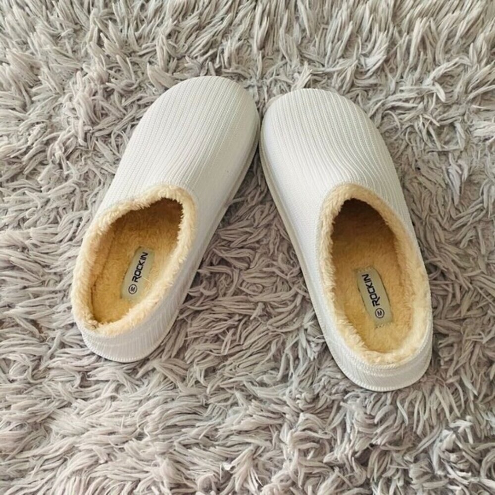 ROCKIN Women's Puffy Slippers White With Wool Lining authentic Size M/39 New